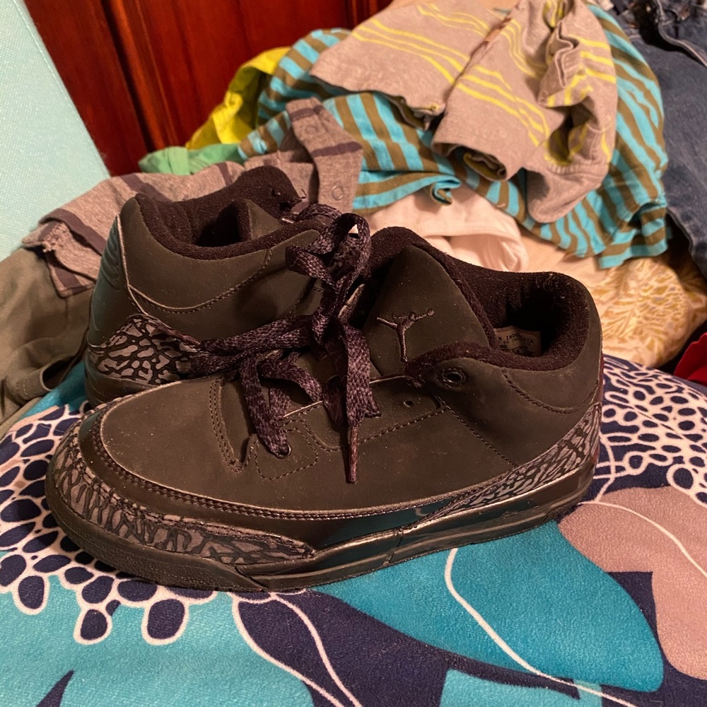 Size 2.5 Jordan’s- perfect for upcoming basketball
